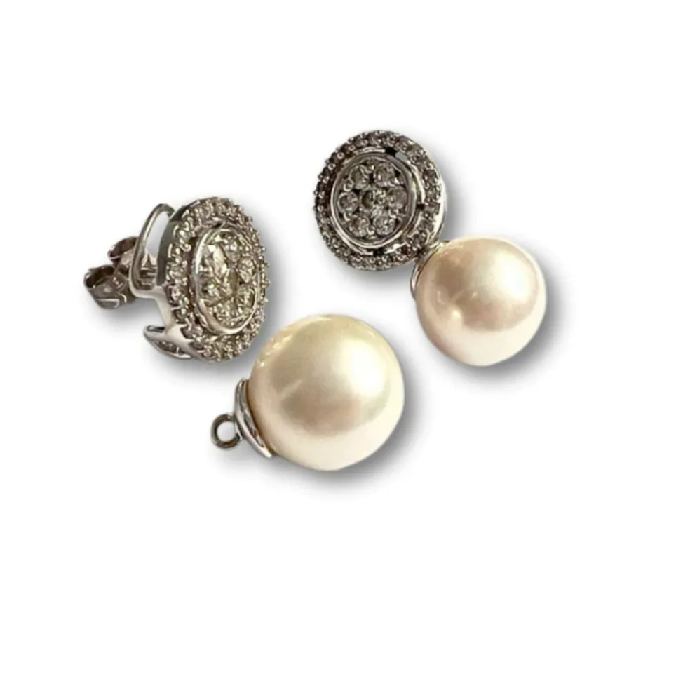 Boucles d'oreilles modernes en or 18 ct avec diamants et perle