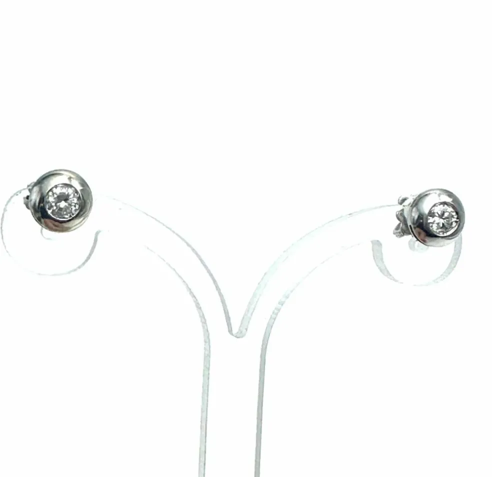 Boucles d'oreilles modernes en or blanc et diamants