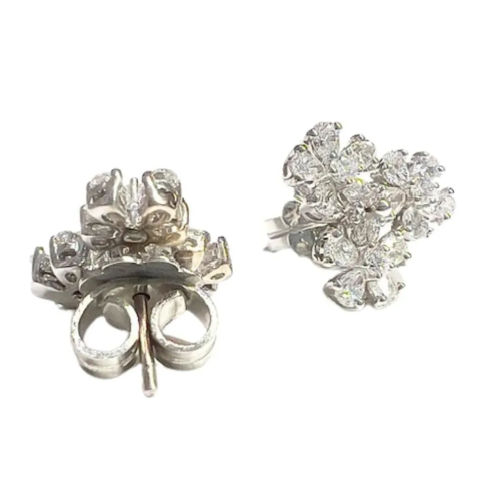 Boucles d'oreilles modernes en or blanc du 20e siècle avec diamants certifiés HRD