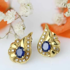 Boucles d'oreilles noeud saphirs diamants or jaune