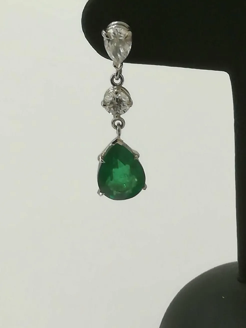 Boucles d'Oreilles or blanc, Emeraudes Diamants