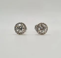Boucles d'oreilles or blanc serties de diamants GIA