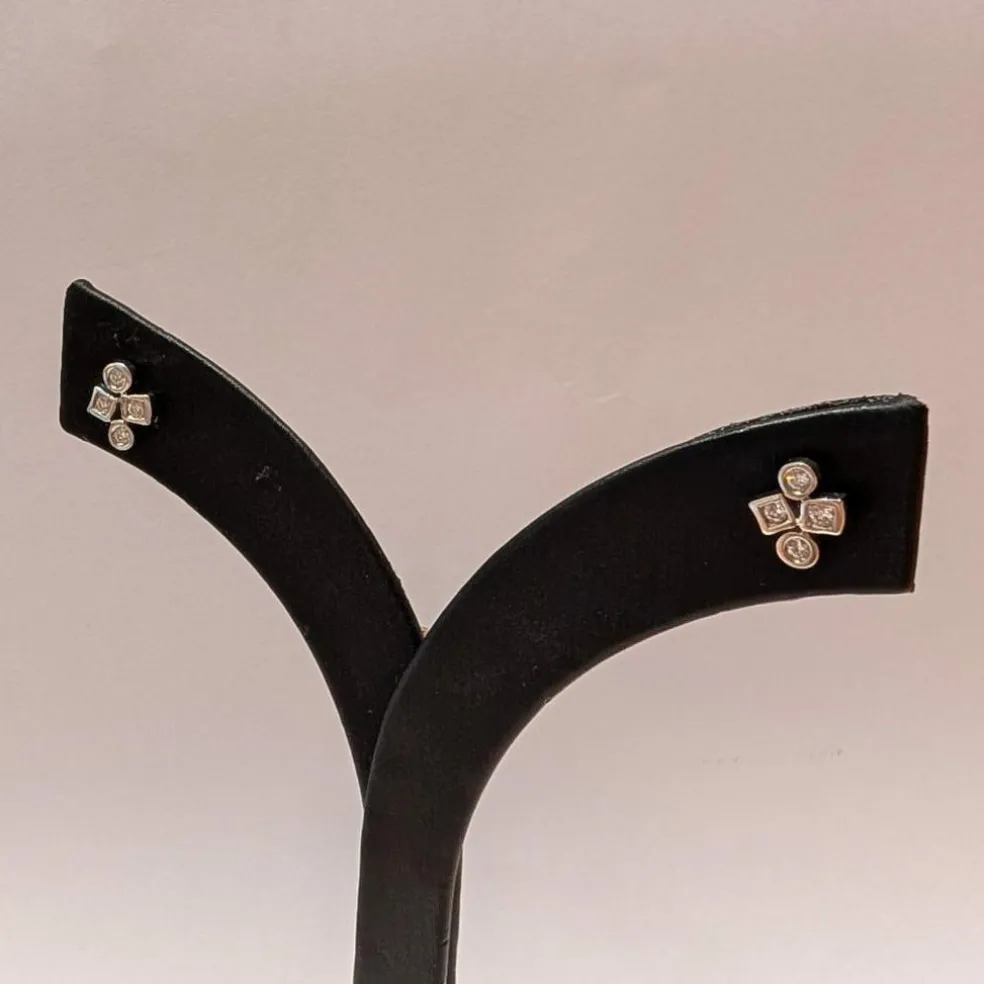 Boucles d’oreilles or blanc diamants