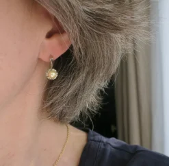 Boucles d’oreilles or blanc perles de culture Akoya dorées