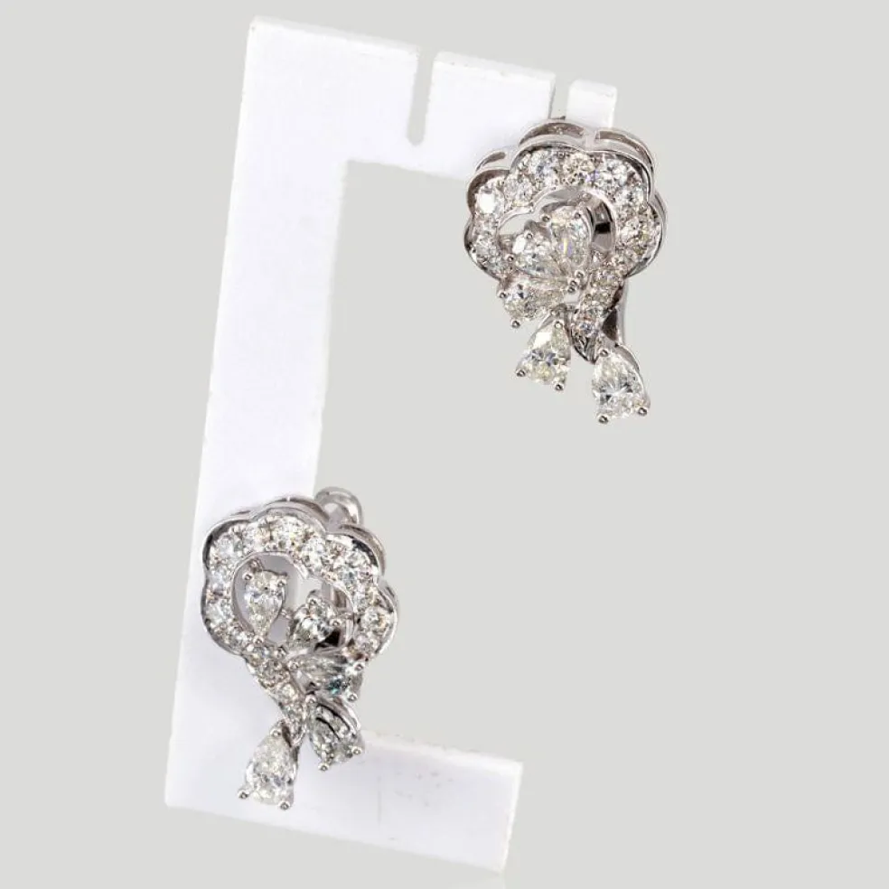 Boucles d'oreilles or blanc diamants