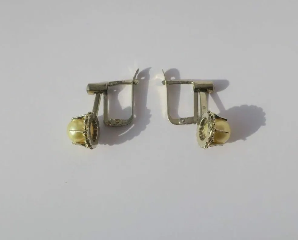 Boucles d’oreilles or blanc perles de culture Akoya dorées