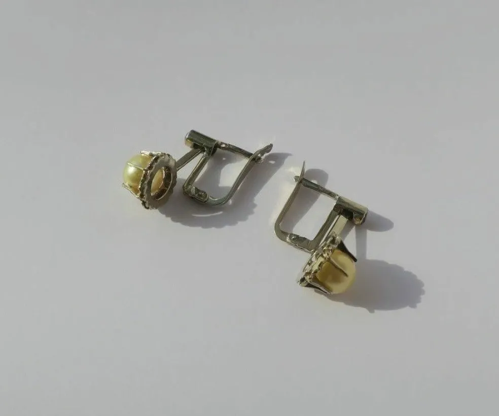 Boucles d’oreilles or blanc perles de culture Akoya dorées