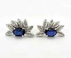 Boucles d'oreilles or blanc avec saphirs et diamants