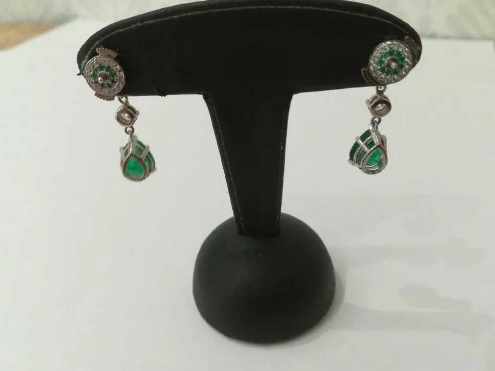 Boucles d'Oreilles or blanc, Emeraudes Diamants