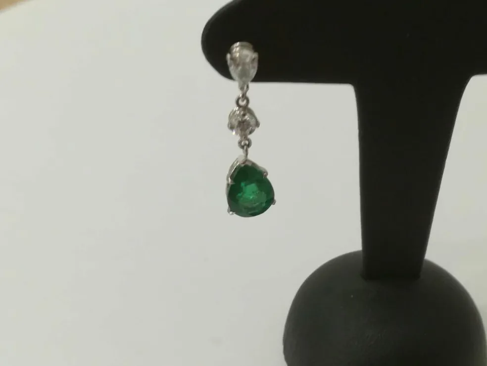 Boucles d'Oreilles or blanc, Emeraudes Diamants