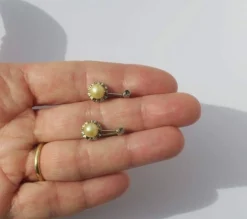 Boucles d’oreilles or blanc perles de culture Akoya dorées