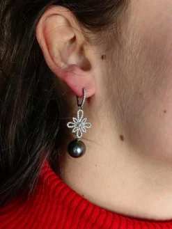 BOUCLES D'OREILLES OR GRIS PERLES ET DIAMANTS
