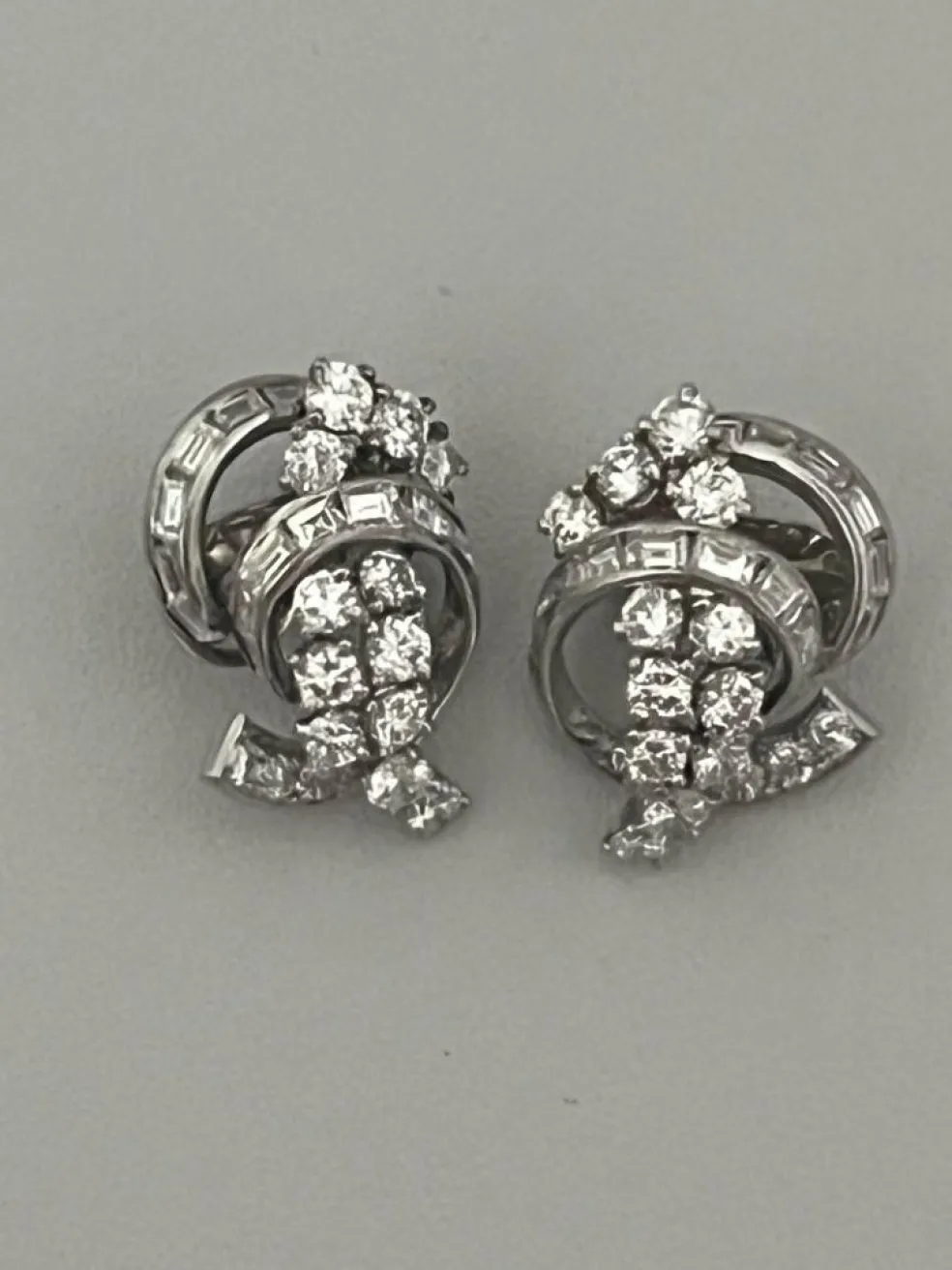 Boucles d'Oreilles Or Gris Platine Diamants