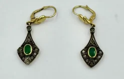 Boucles d’oreilles or jaune, platine, émeraude, diamants