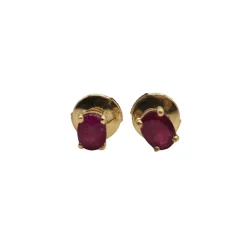 Boucles d’oreilles or jaune 18 carats serties de rubis ovale