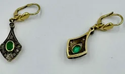 Boucles d’oreilles or jaune, platine, émeraude, diamants