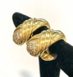 Boucles d’oreilles or jaune et diamants
