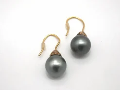 Boucles d'oreilles or jaune, perles et diamants