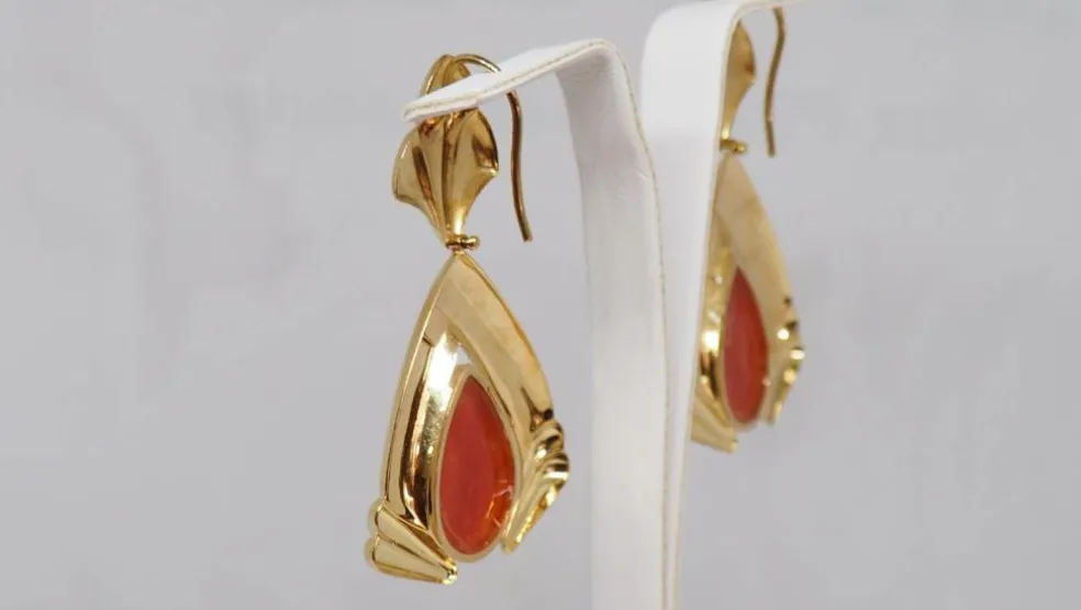 Boucles d'oreilles or jaune et corail