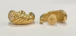 Boucles d’oreilles or jaune et diamants