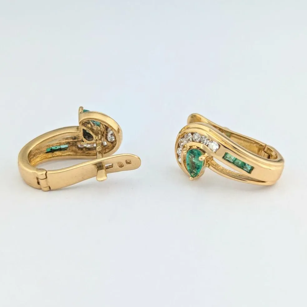 Boucles d'oreilles or jaune, émeraudes et diamants