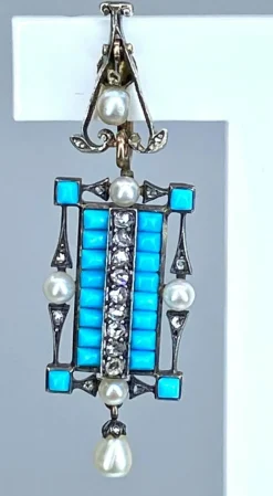 Boucles d’oreilles or jaune et argent, turquoises, diamants, perles fines, vers 1880