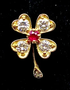 Boucles d’oreilles or jaune rubis diamants