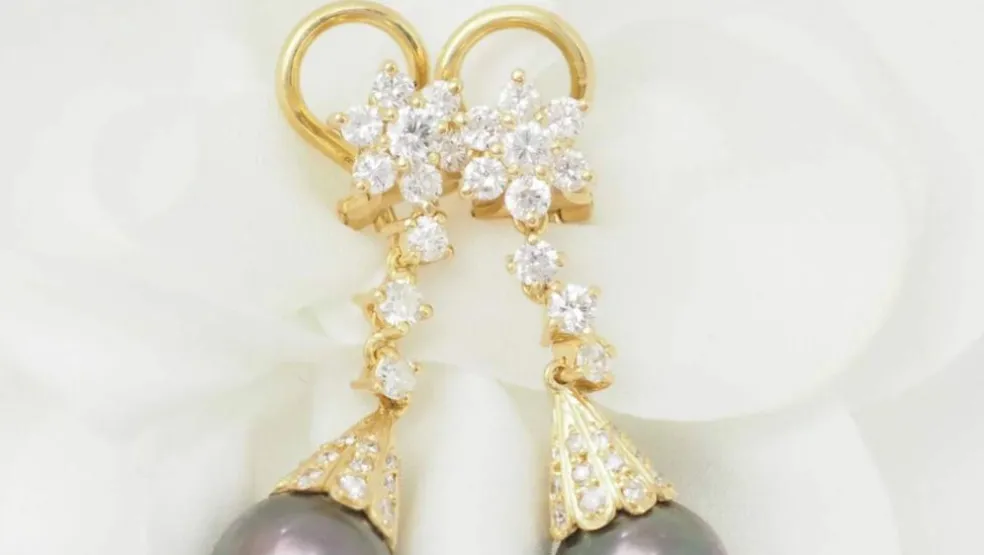 Boucles d'oreilles or jaune diamants perles de Tahiti