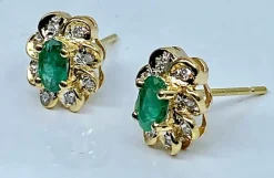 Boucles d’oreilles or jaune émeraudes et diamants
