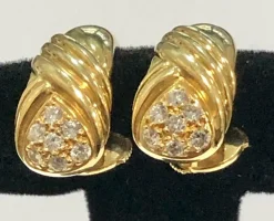 Boucles d’oreilles or jaune et diamants
