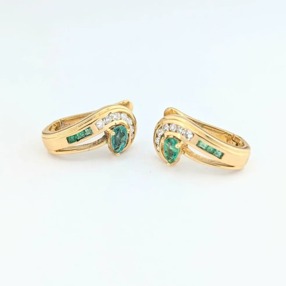 Boucles d'oreilles or jaune, émeraudes et diamants