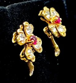 Boucles d’oreilles or jaune rubis diamants