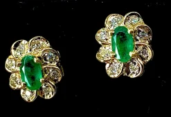 Boucles d’oreilles or jaune émeraudes et diamants