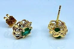 Boucles d’oreilles or jaune émeraudes et diamants