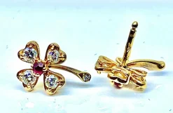 Boucles d’oreilles or jaune rubis diamants