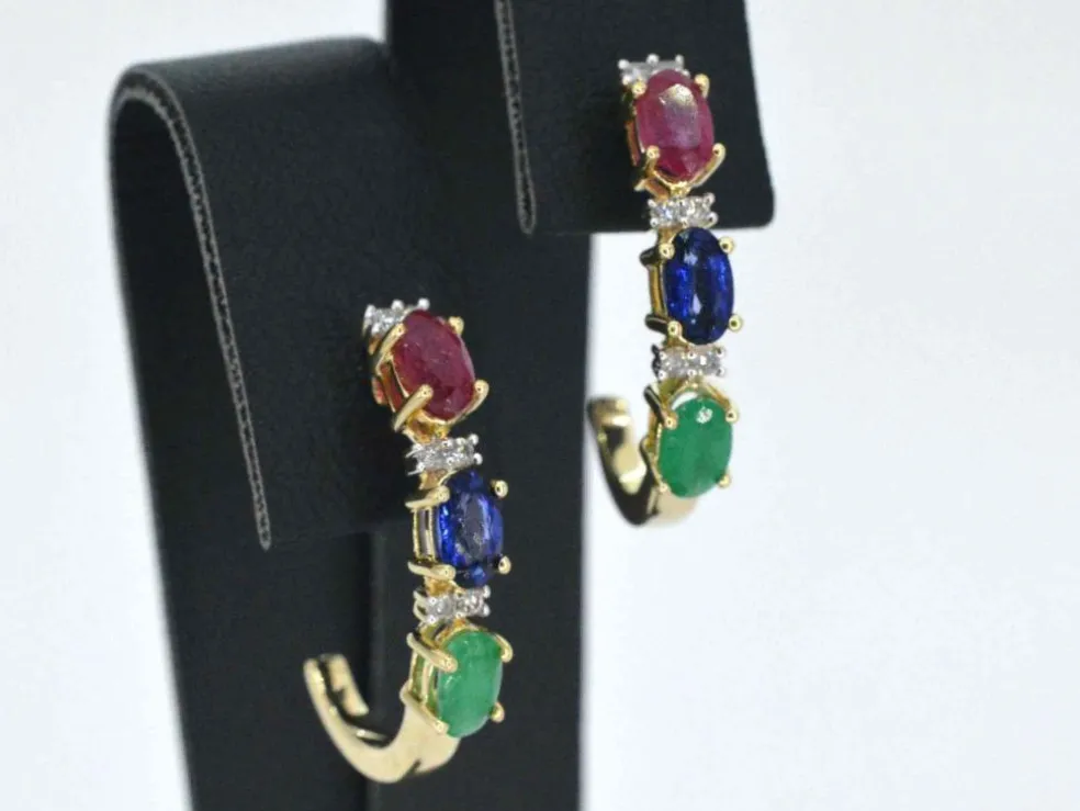 Boucles d'oreilles or jaune avec pierres précieuses multicolores et diamants