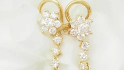 Boucles d'oreilles or jaune diamants perles de Tahiti