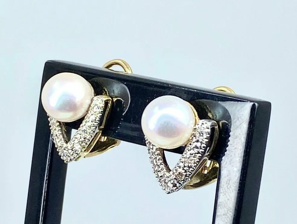 Boucles d’oreilles or jaune, perles de culture, diamants