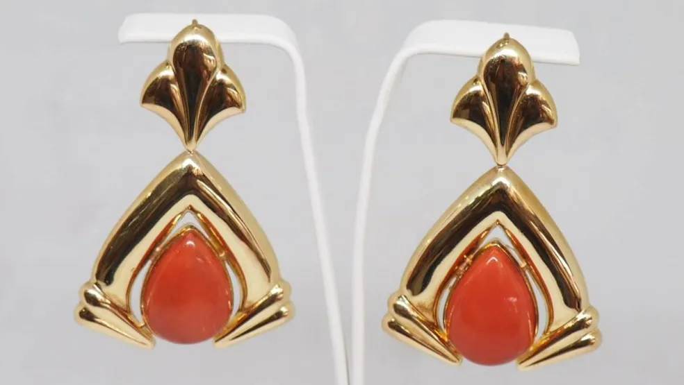 Boucles d'oreilles or jaune et corail