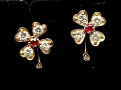 Boucles d’oreilles or jaune rubis diamants