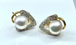 Boucles d’oreilles or jaune, perles de culture, diamants