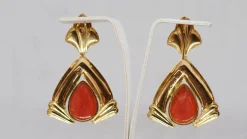 Boucles d'oreilles or jaune et corail