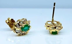 Boucles d’oreilles or jaune émeraudes et diamants