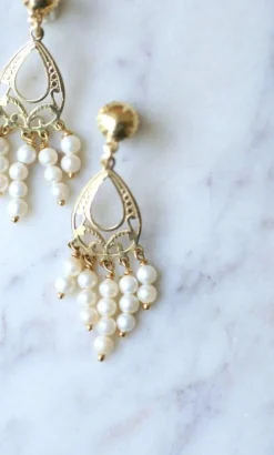 Boucles d'oreilles or jaune et franges de perles