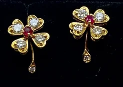 Boucles d’oreilles or jaune rubis diamants