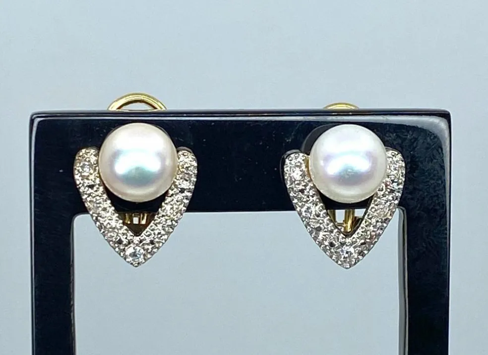 Boucles d’oreilles or jaune, perles de culture, diamants
