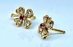 Boucles d’oreilles or jaune rubis diamants