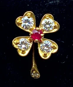 Boucles d’oreilles or jaune rubis diamants
