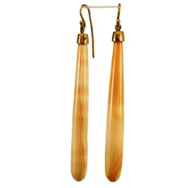 Boucles d'oreilles pendantes en or et corail antique