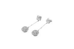 Boucles d'oreilles pendantes en or blanc et diamants